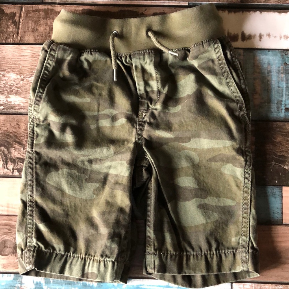 Super Cool Gap Camo Shorts